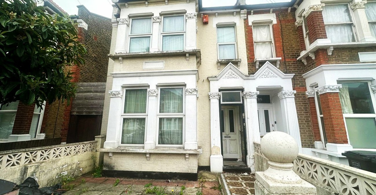 4 bedroom house for sale in London | Robinson Jackson