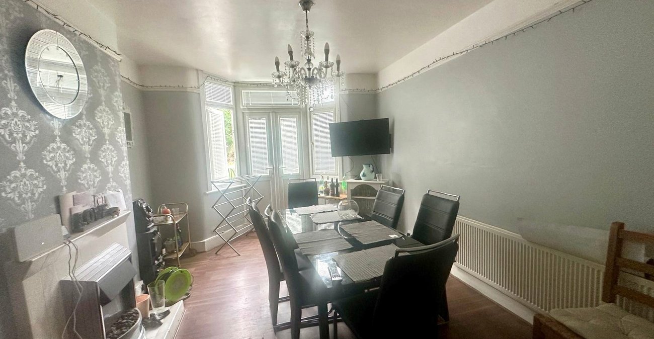 4 bedroom house for sale in London | Robinson Jackson