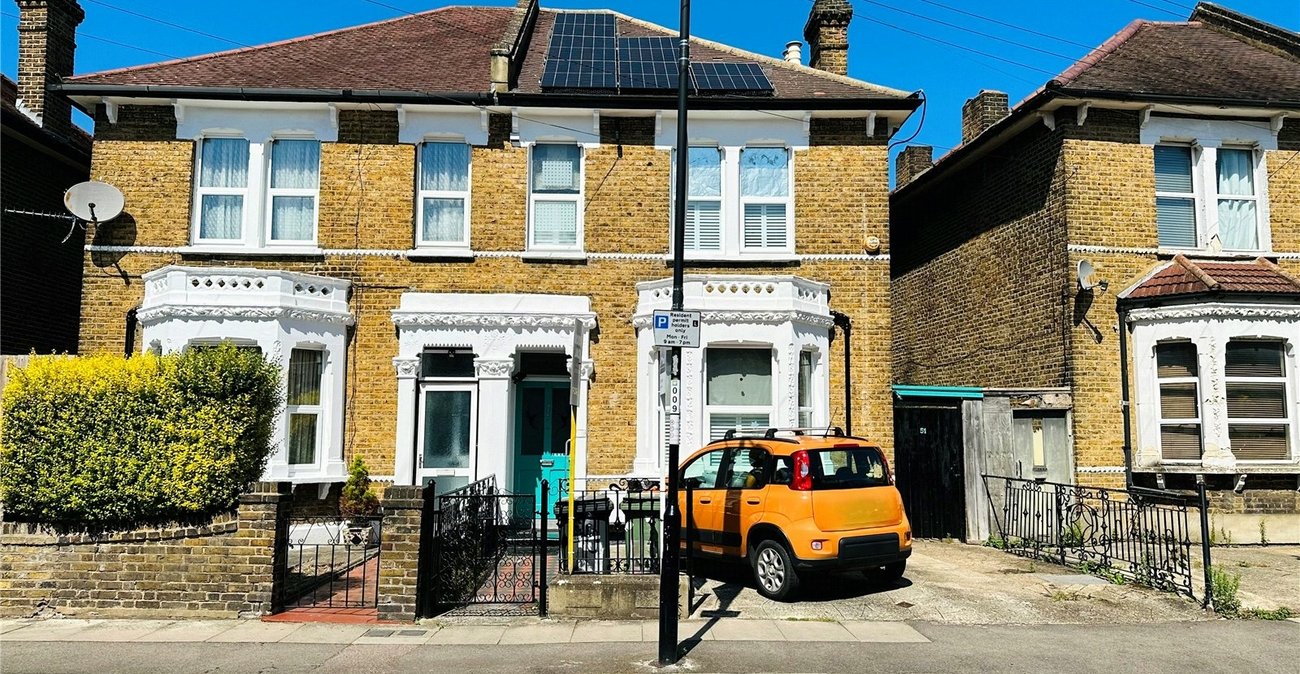 6 bedroom house for sale in London | Robinson Jackson