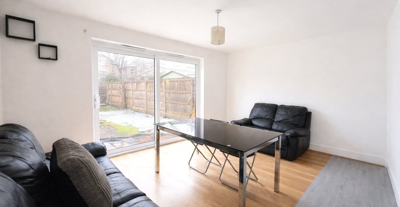 2 bedroom property for sale in London | Robinson Jackson