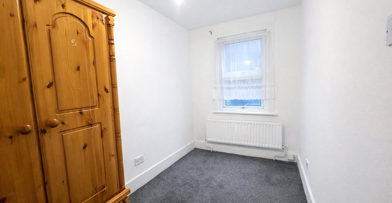 2 bedroom property for sale in London | Robinson Jackson