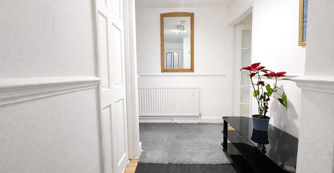 2 bedroom property for sale in London | Robinson Jackson