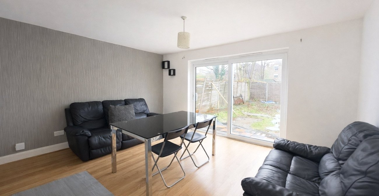 2 bedroom property for sale in London | Robinson Jackson