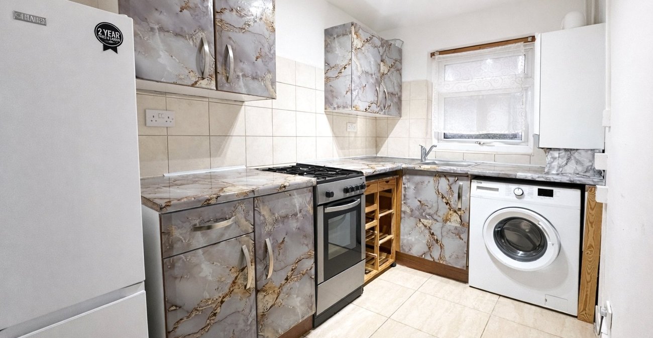 2 bedroom property for sale in London | Robinson Jackson