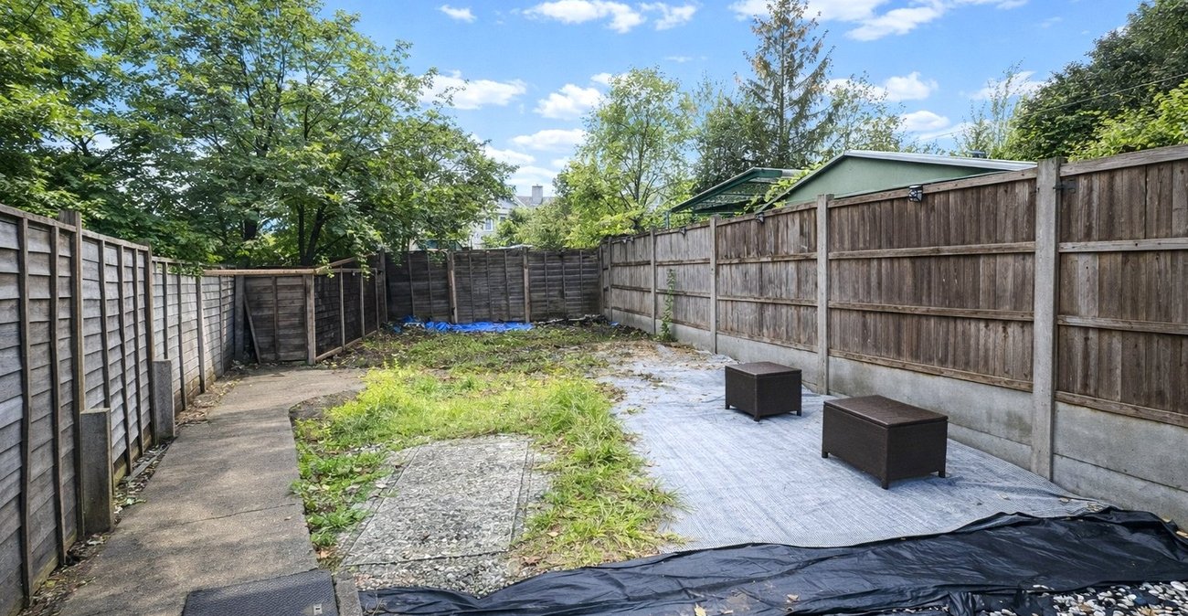 2 bedroom property for sale in London | Robinson Jackson