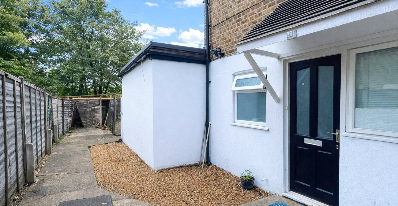 2 bedroom property for sale in London | Robinson Jackson