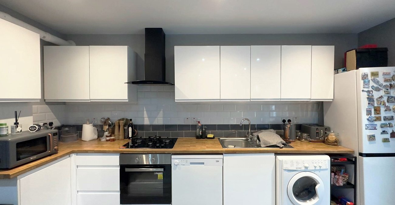 2 bedroom property for sale in London | Robinson Jackson