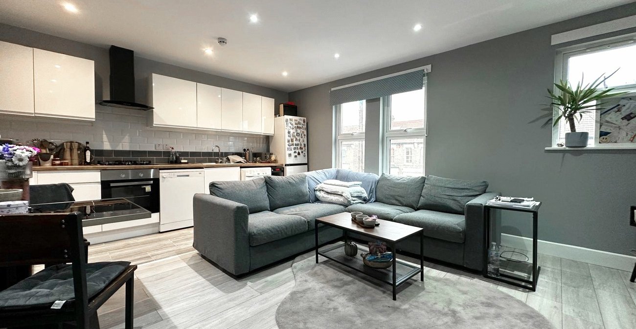 2 bedroom property for sale in London | Robinson Jackson