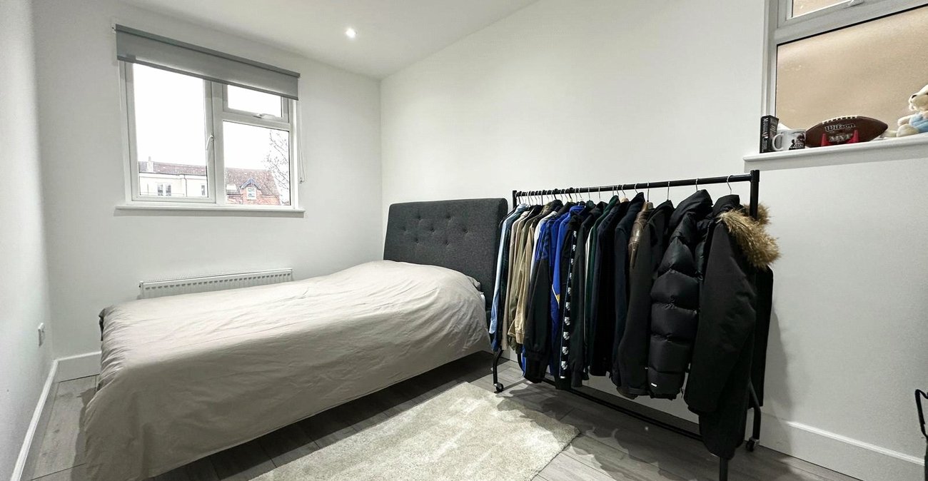 2 bedroom property for sale in London | Robinson Jackson