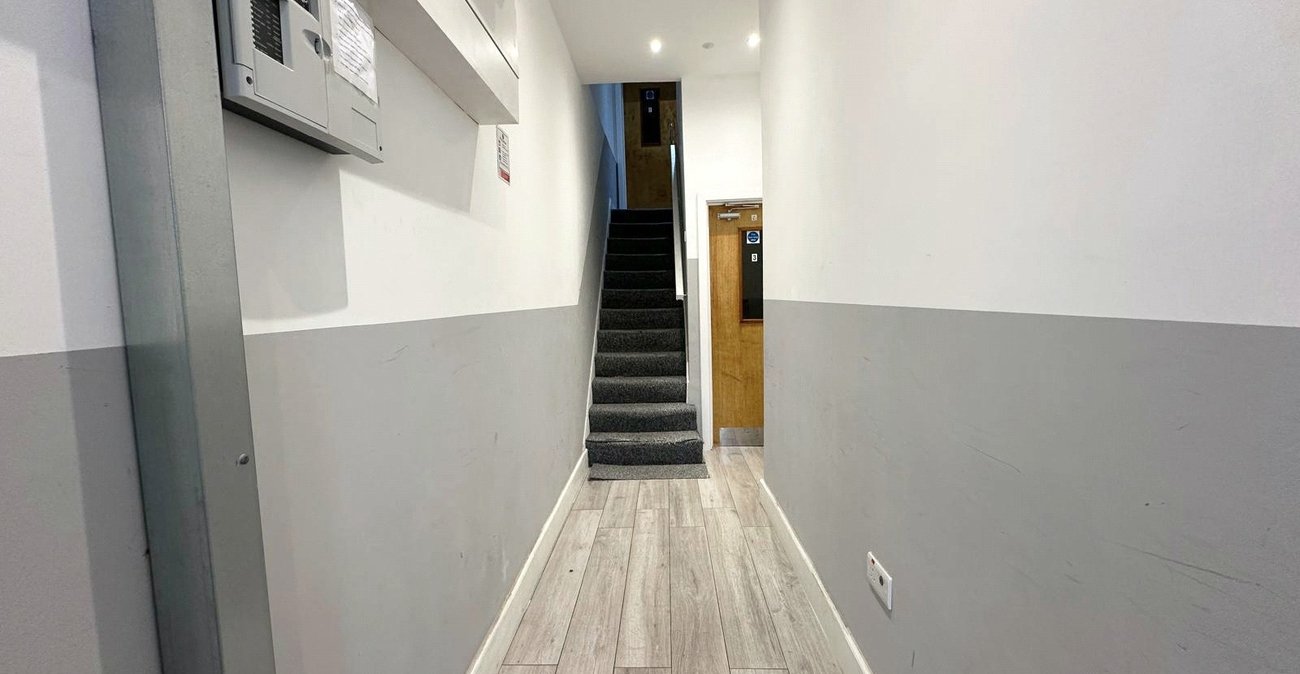 2 bedroom property for sale in London | Robinson Jackson