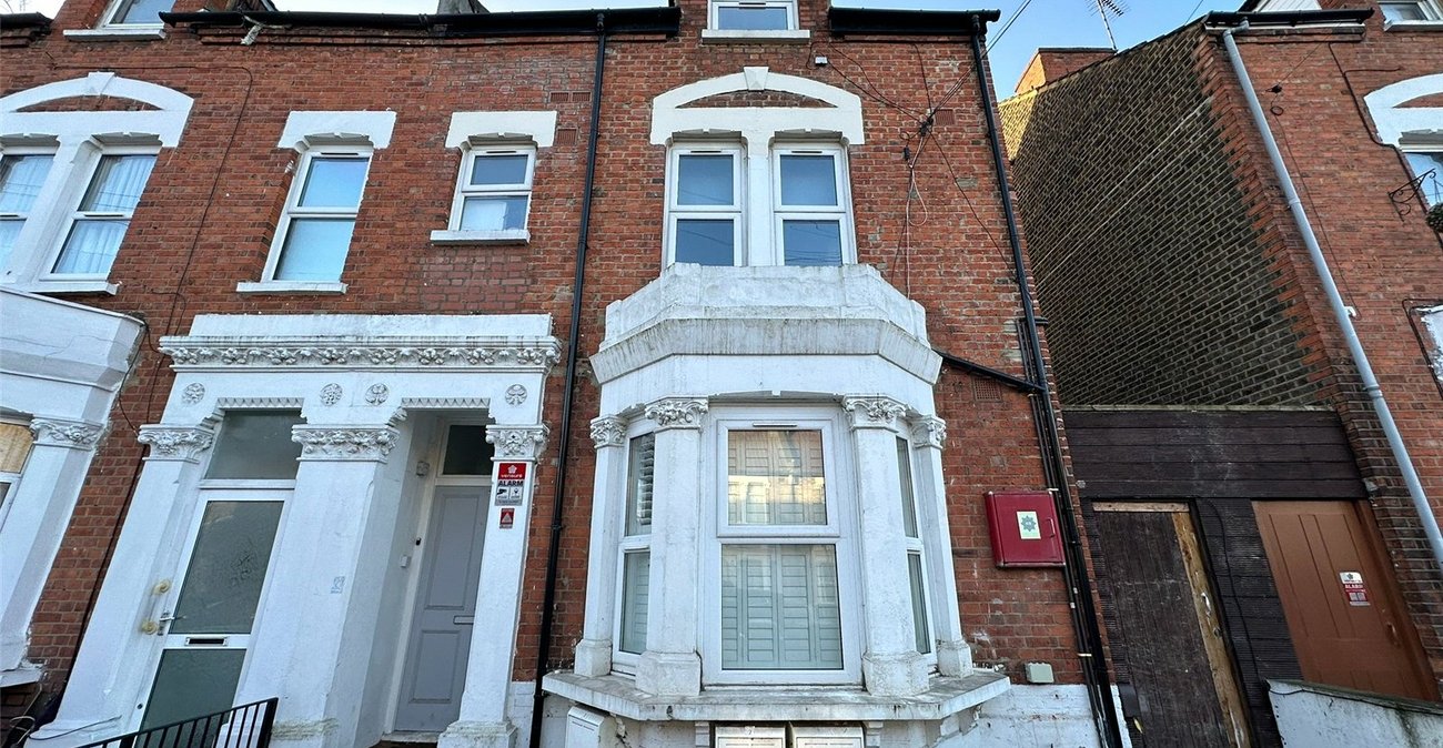 2 bedroom property for sale in London | Robinson Jackson