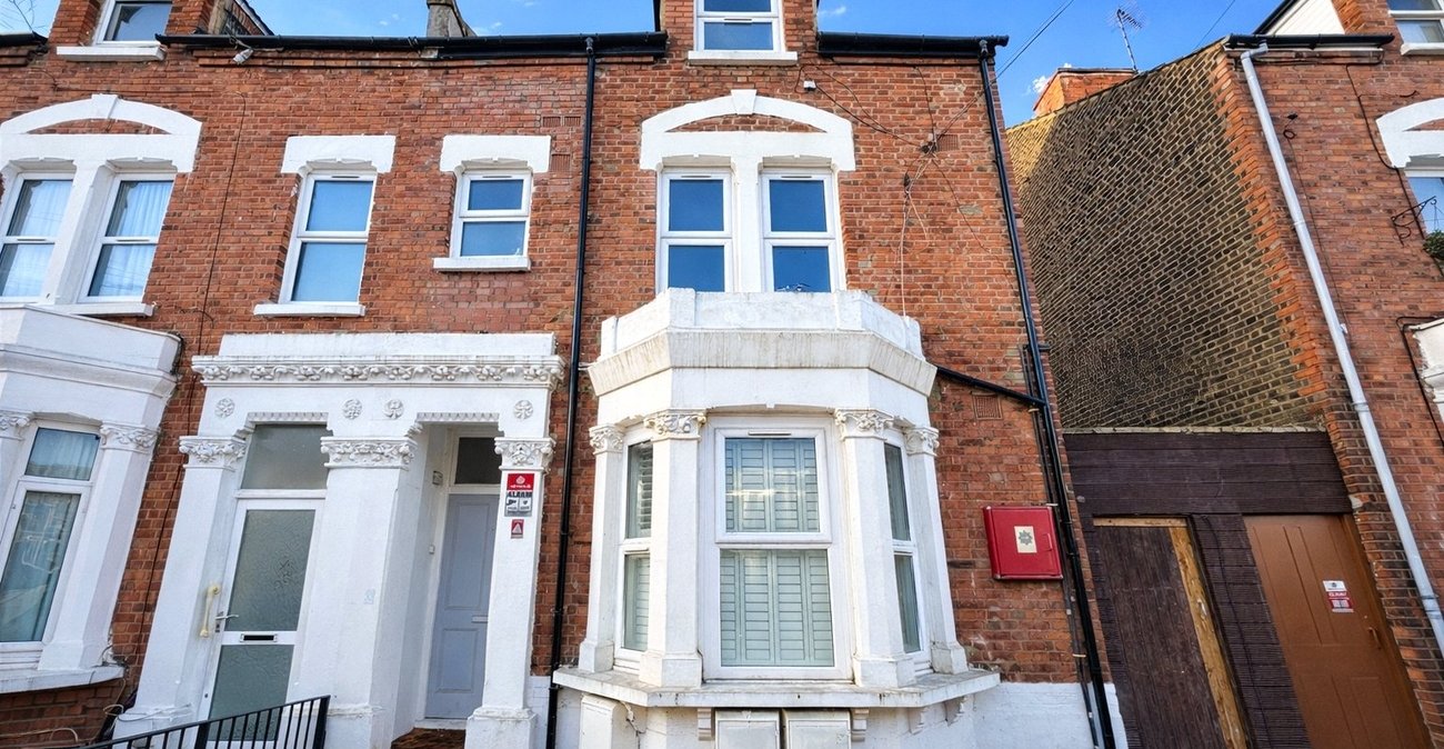 2 bedroom property for sale in London | Robinson Jackson