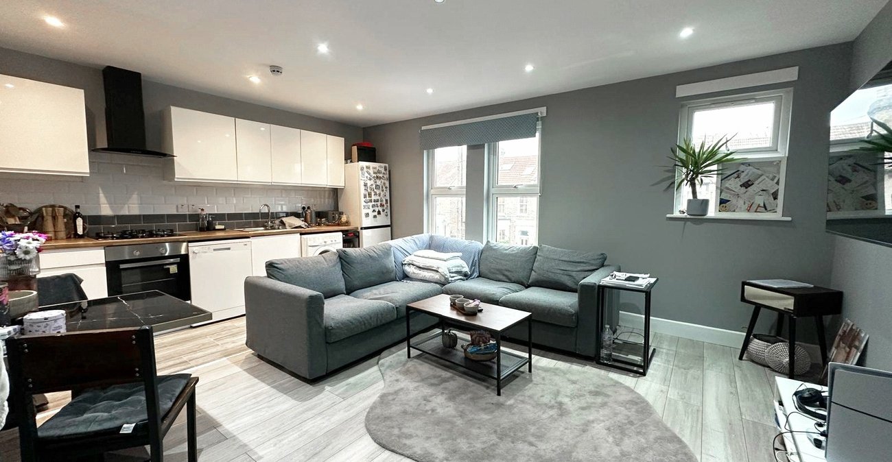 2 bedroom property for sale in London | Robinson Jackson