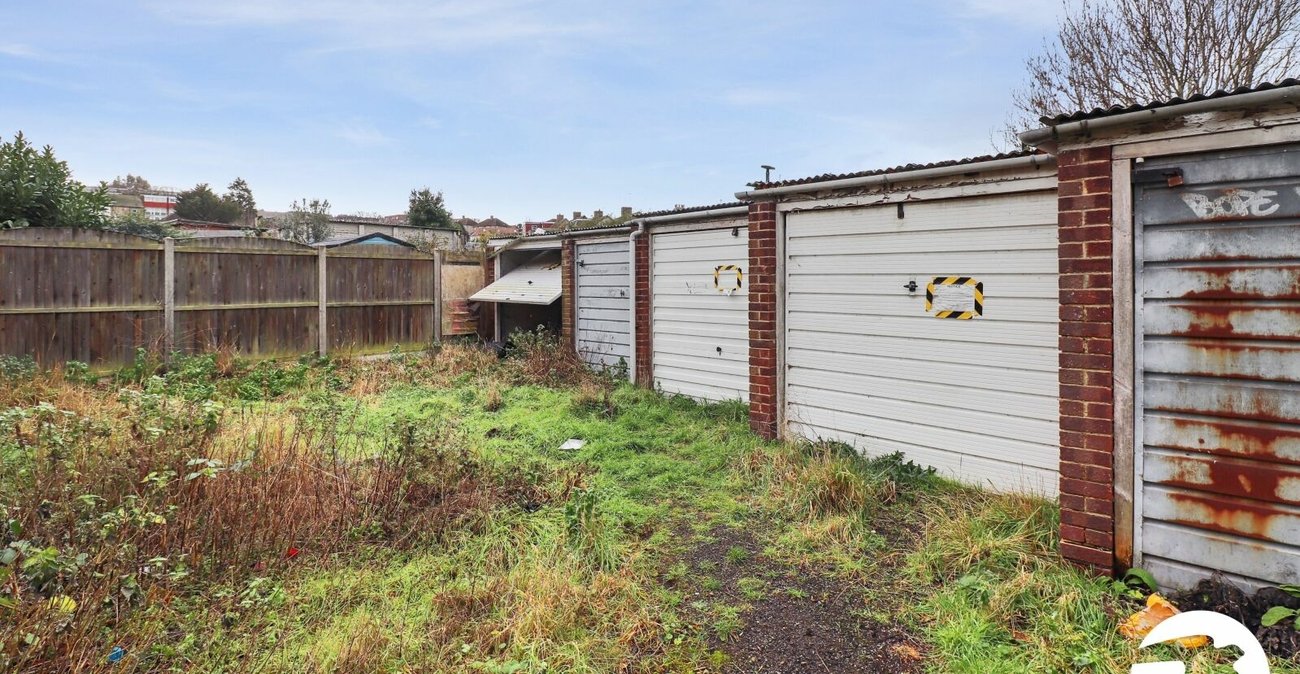 2 bedroom property for sale in Belvedere | Robinson Jackson