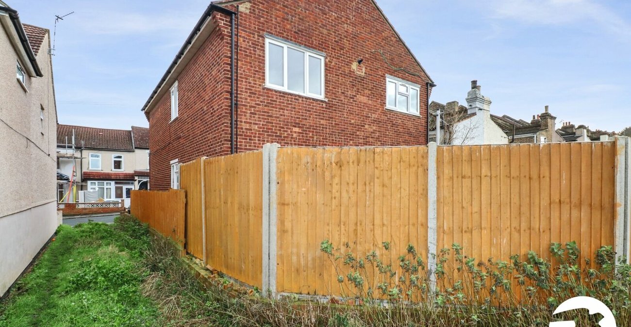 2 bedroom property for sale in Belvedere | Robinson Jackson