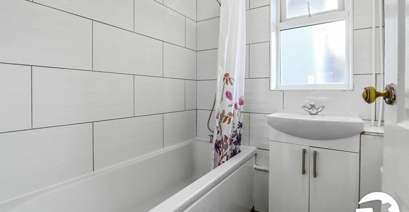 2 bedroom property for sale in Belvedere | Robinson Jackson