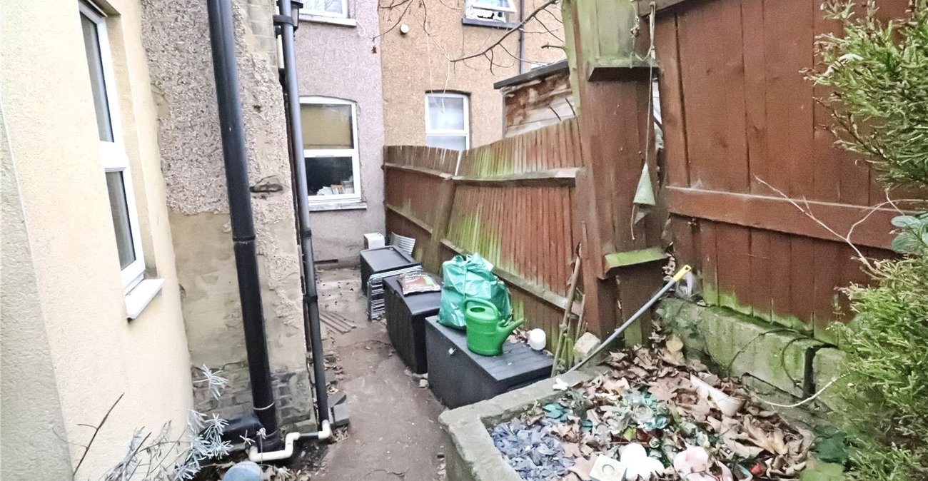 3 bedroom house for sale in Erith | Robinson Jackson
