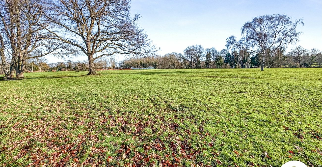 2 bedroom bungalow for sale in Sidcup | Robinson Jackson