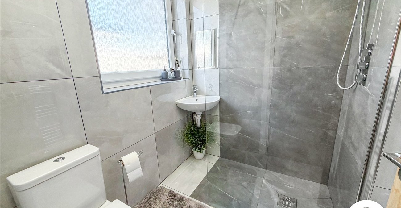 2 bedroom bungalow for sale in Sidcup | Robinson Jackson