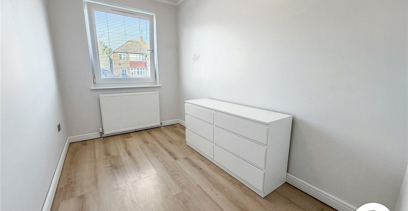 2 bedroom bungalow for sale in Sidcup | Robinson Jackson