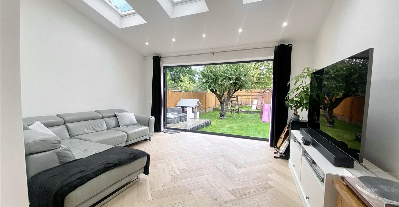 4 bedroom bungalow for sale in Sidcup | Robinson Jackson