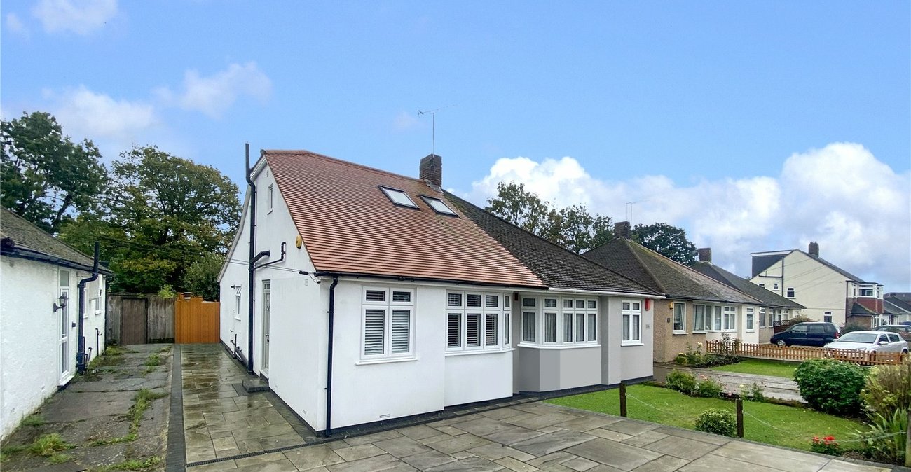 4 bedroom bungalow for sale in Sidcup | Robinson Jackson