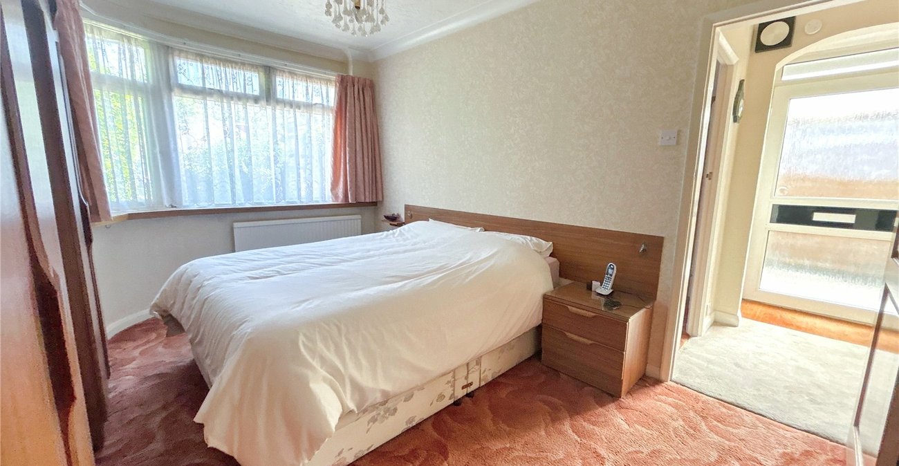 3 bedroom bungalow for sale in Sidcup | Robinson Jackson