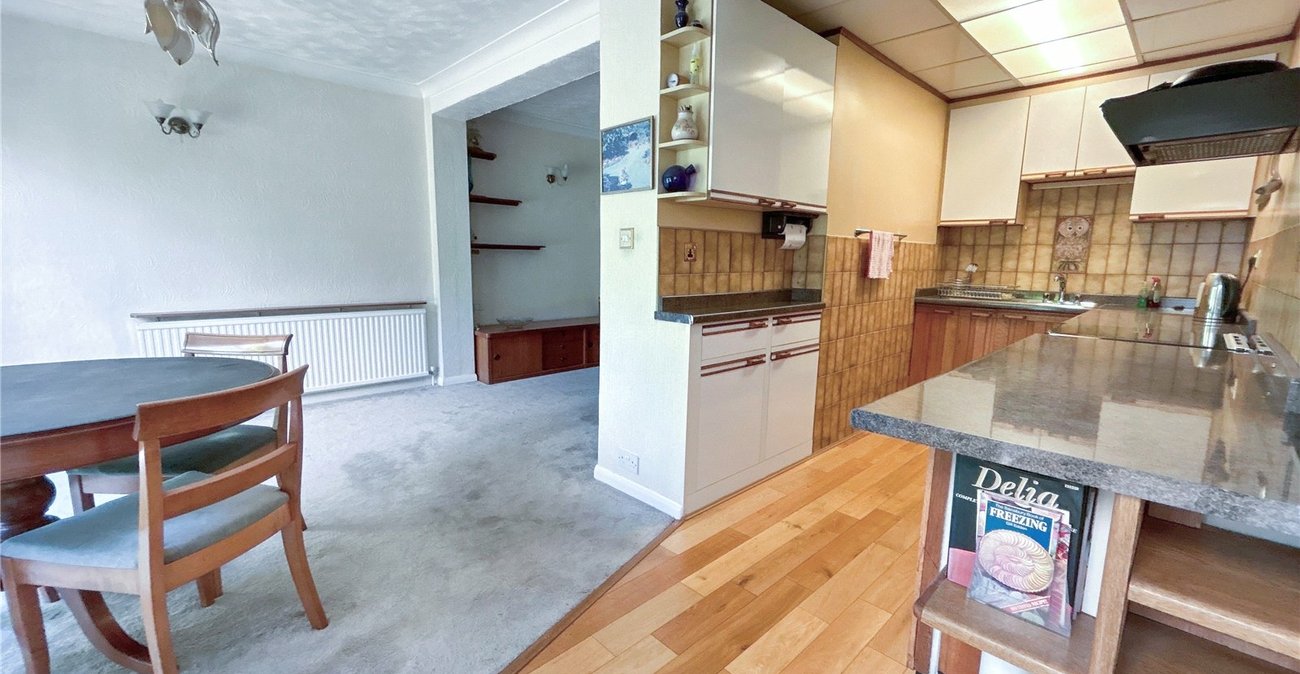 3 bedroom bungalow for sale in Sidcup | Robinson Jackson