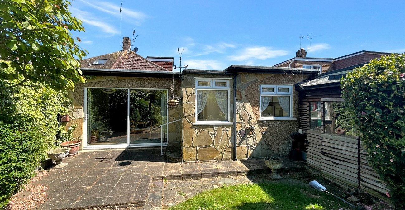 3 bedroom bungalow for sale in Sidcup | Robinson Jackson