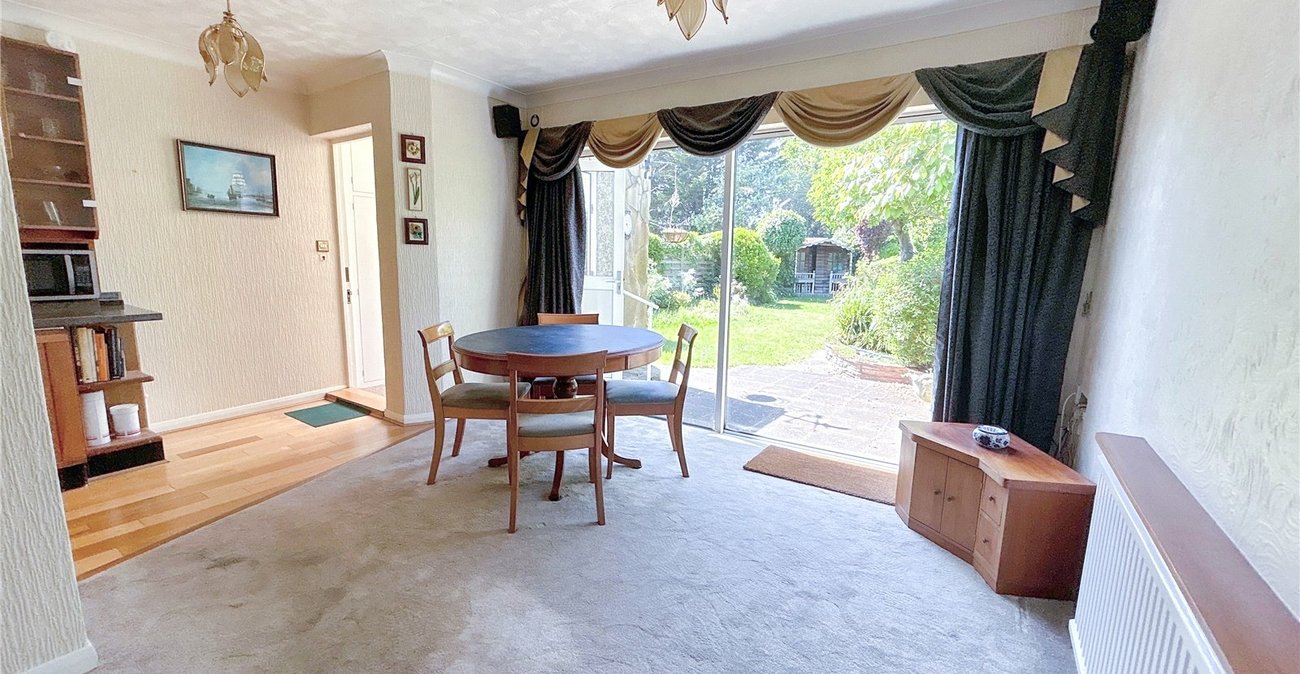 3 bedroom bungalow for sale in Sidcup | Robinson Jackson