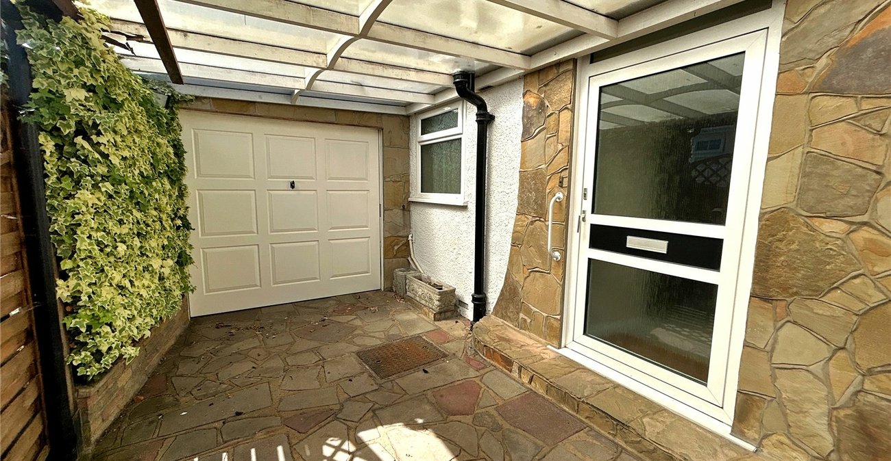 3 bedroom bungalow for sale in Sidcup | Robinson Jackson