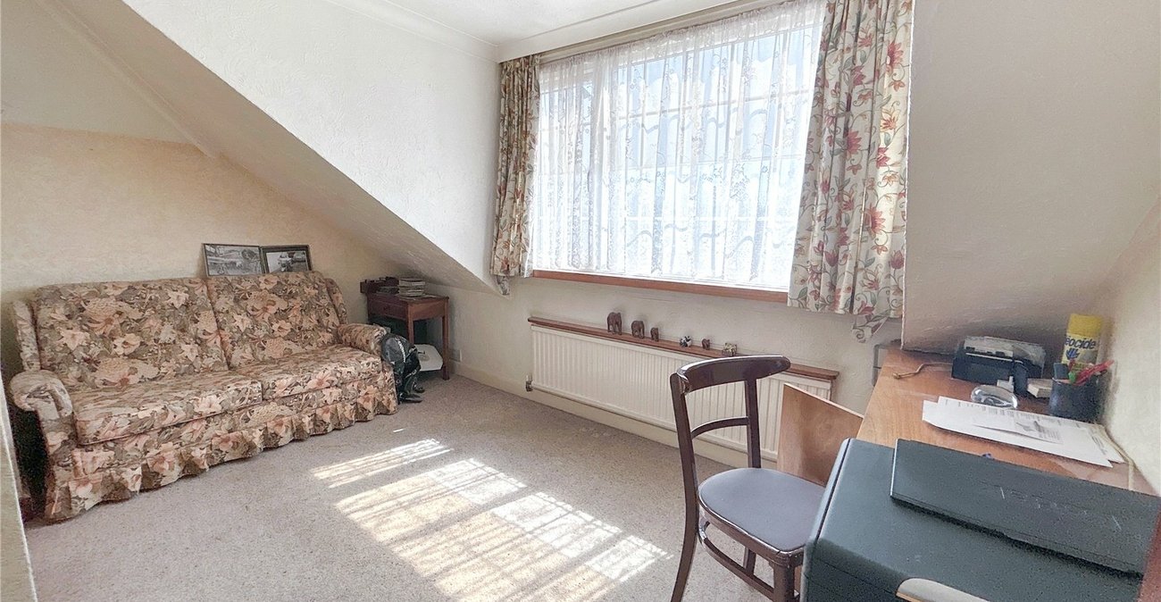 3 bedroom bungalow for sale in Sidcup | Robinson Jackson