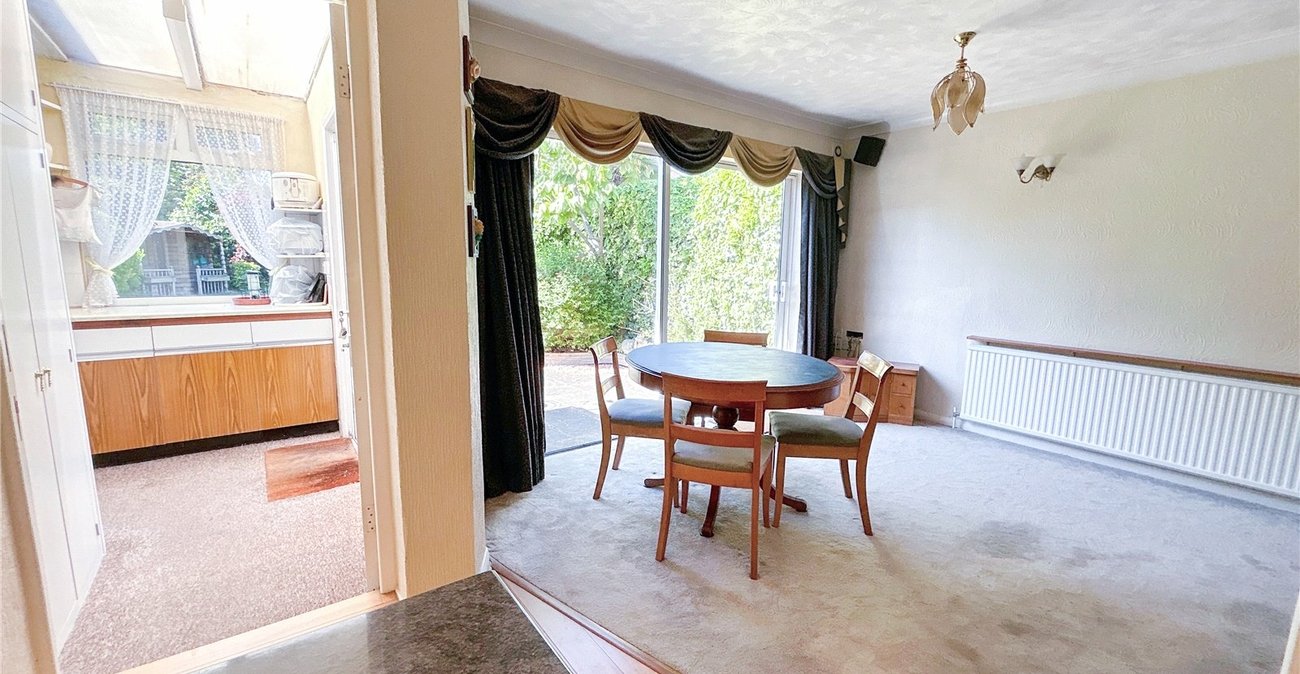 3 bedroom bungalow for sale in Sidcup | Robinson Jackson