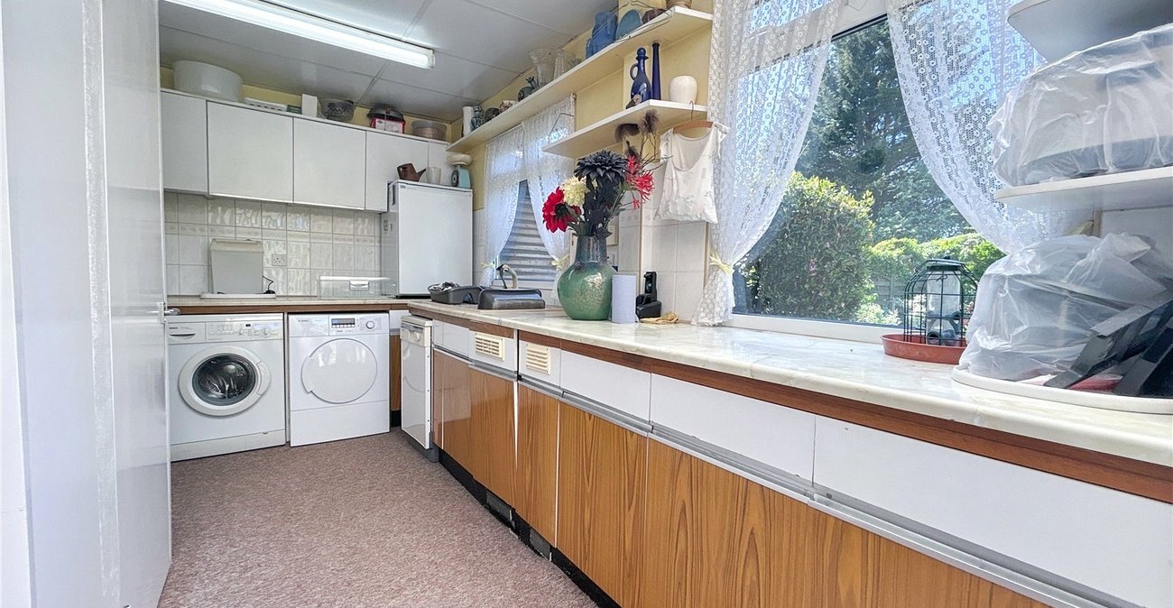 3 bedroom bungalow for sale in Sidcup | Robinson Jackson