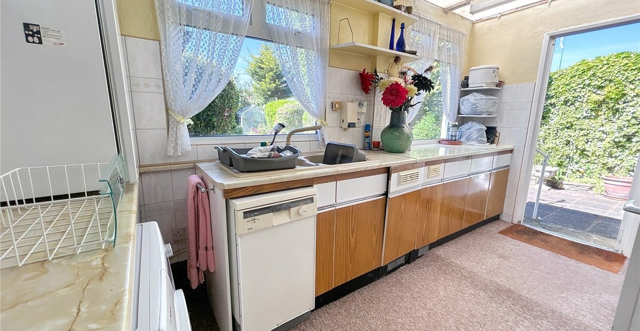 3 bedroom bungalow for sale in Sidcup | Robinson Jackson