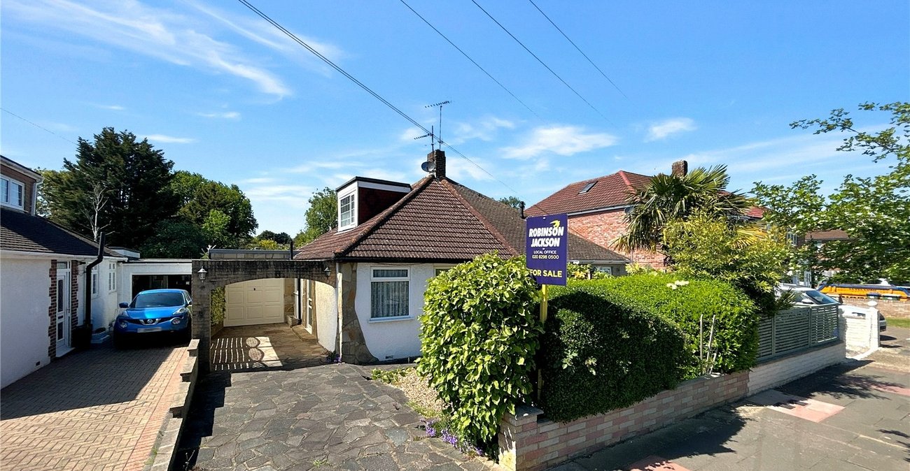 3 bedroom bungalow for sale in Sidcup | Robinson Jackson