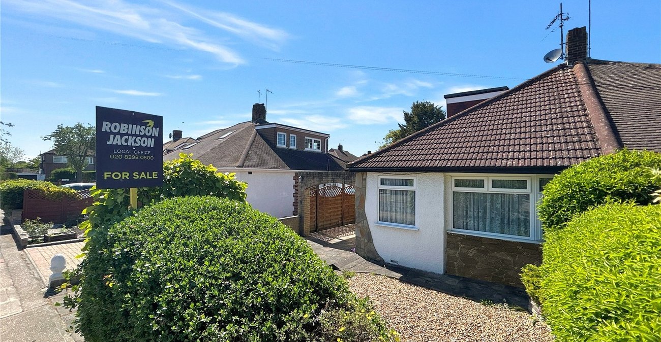 3 bedroom bungalow for sale in Sidcup | Robinson Jackson