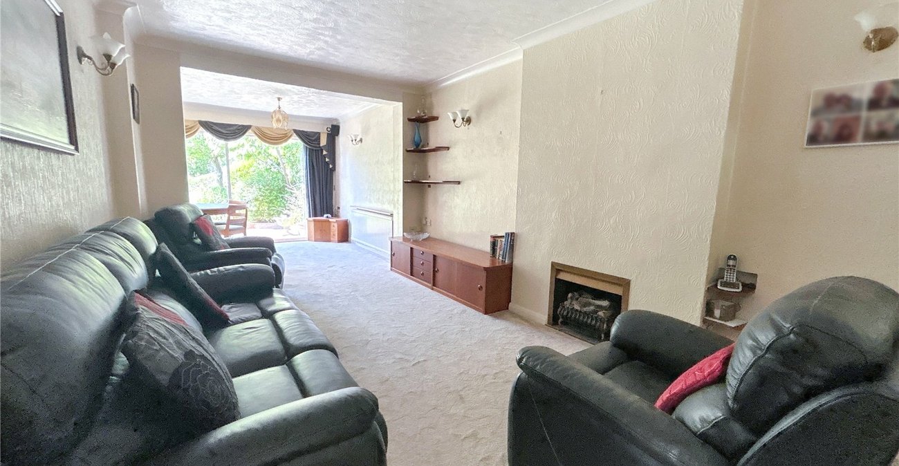 3 bedroom bungalow for sale in Sidcup | Robinson Jackson