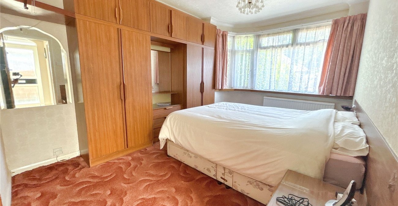 3 bedroom bungalow for sale in Sidcup | Robinson Jackson
