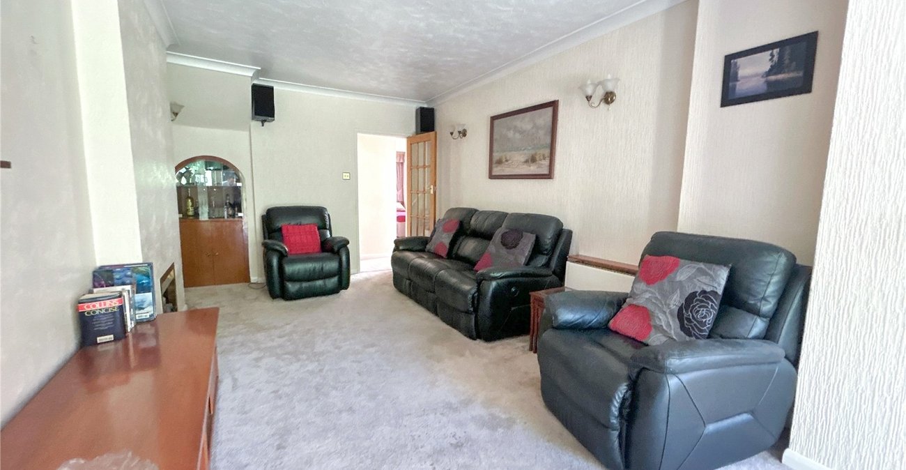 3 bedroom bungalow for sale in Sidcup | Robinson Jackson