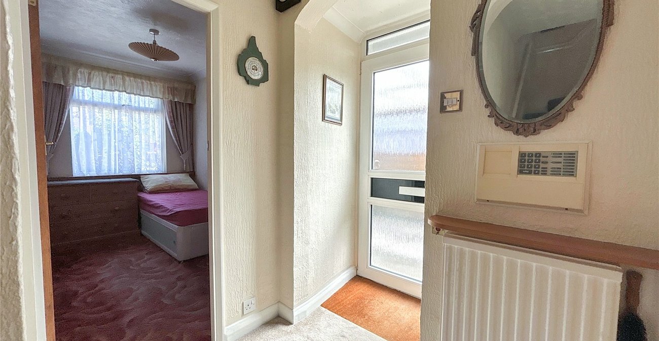 3 bedroom bungalow for sale in Sidcup | Robinson Jackson