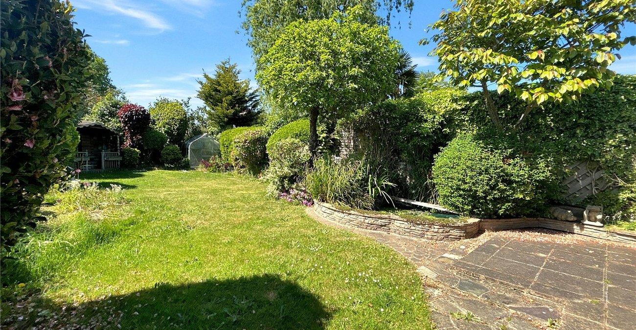 3 bedroom bungalow for sale in Sidcup | Robinson Jackson