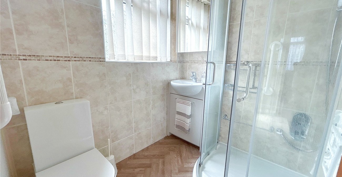 3 bedroom bungalow for sale in Sidcup | Robinson Jackson