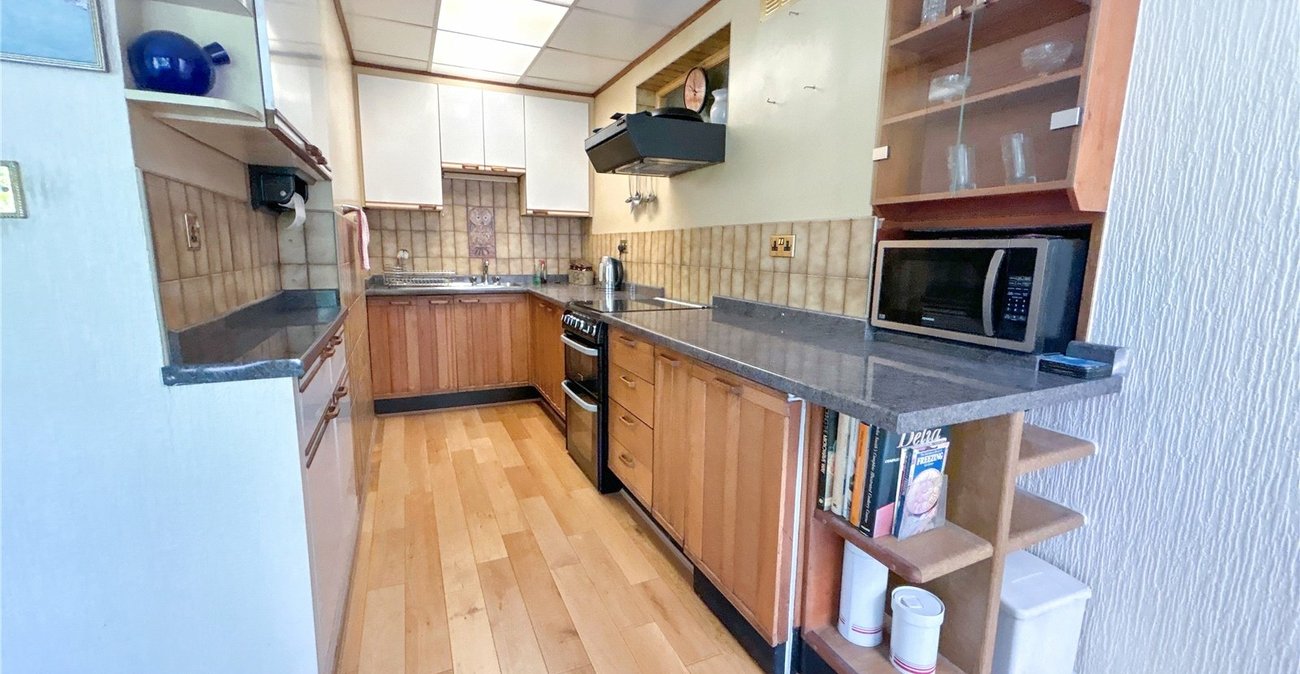 3 bedroom bungalow for sale in Sidcup | Robinson Jackson