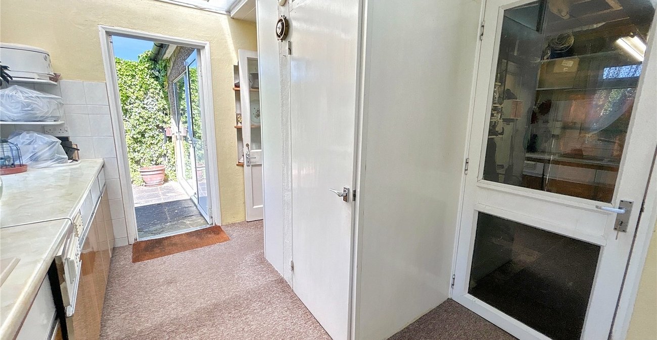 3 bedroom bungalow for sale in Sidcup | Robinson Jackson