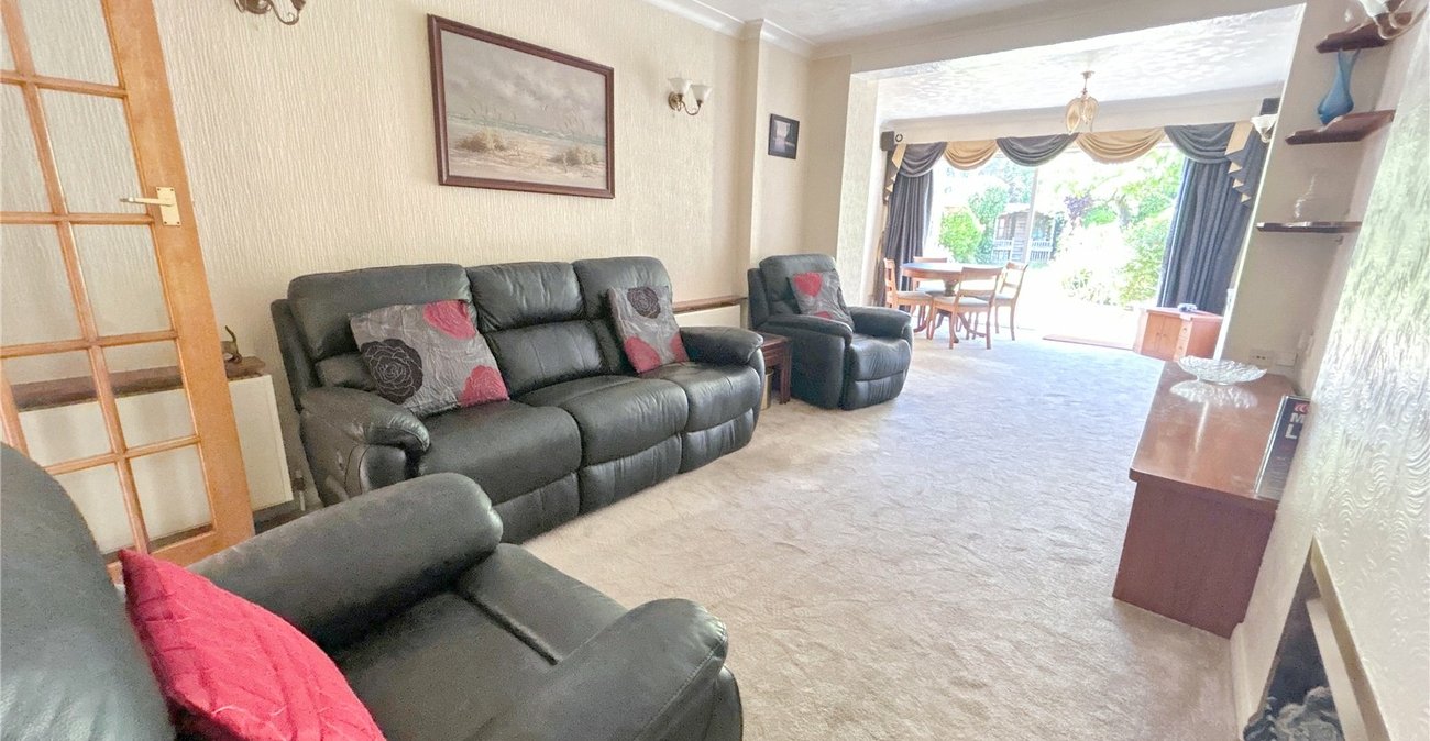 3 bedroom bungalow for sale in Sidcup | Robinson Jackson