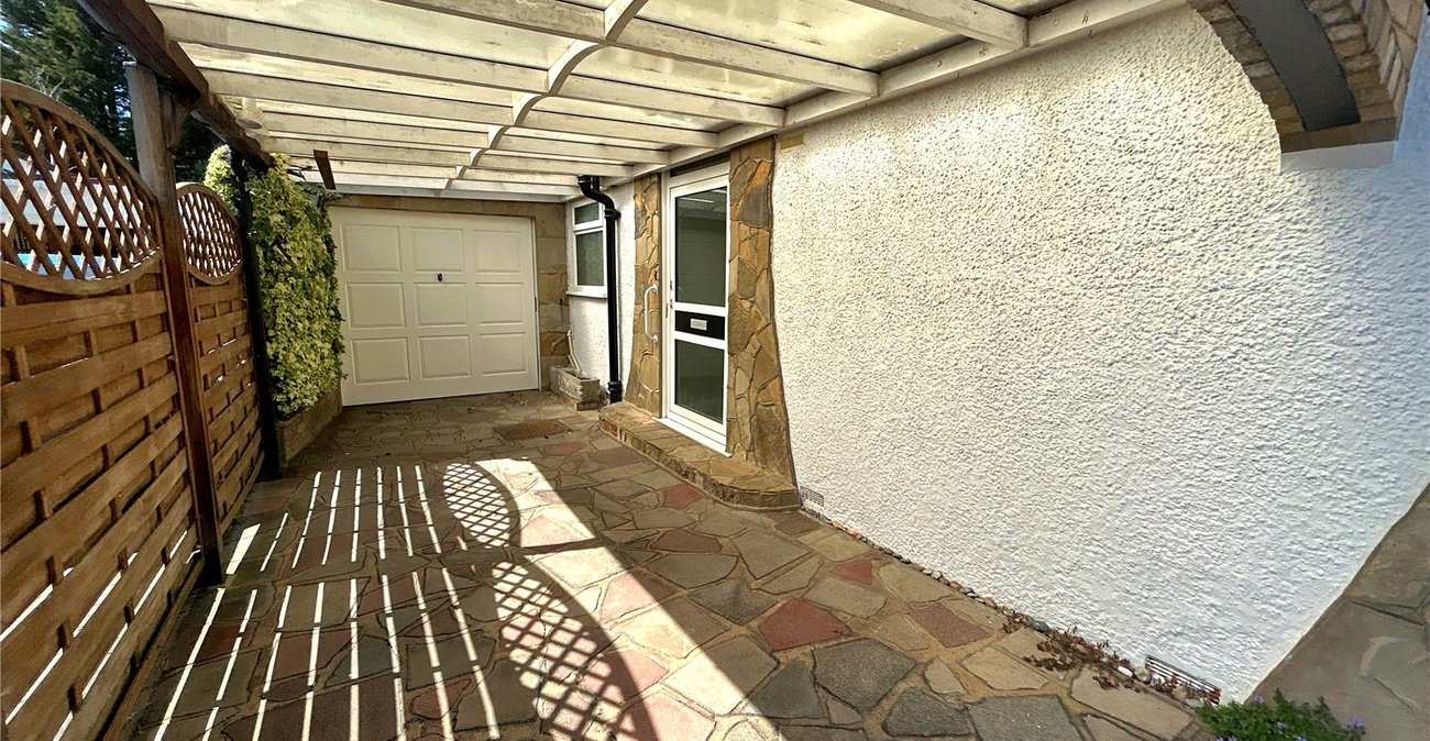 3 bedroom bungalow for sale in Sidcup | Robinson Jackson