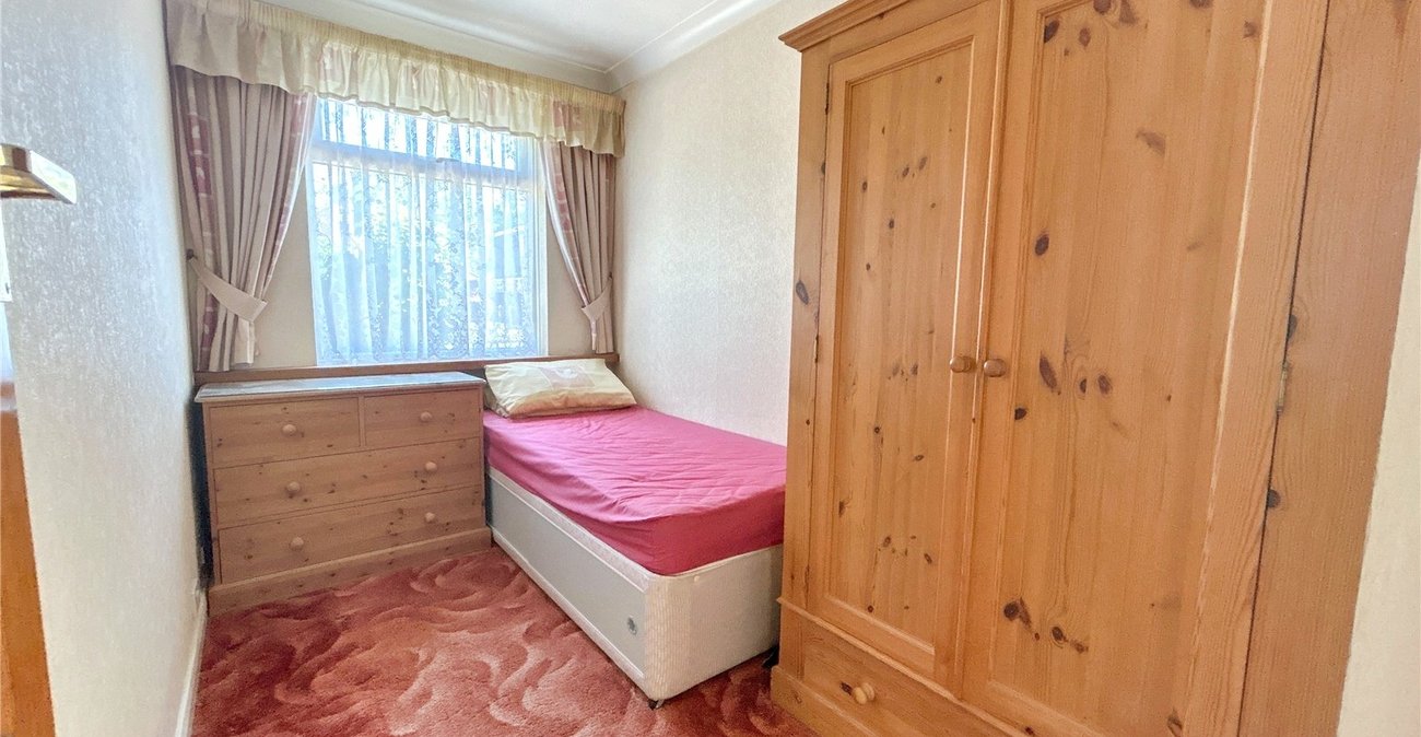 3 bedroom bungalow for sale in Sidcup | Robinson Jackson