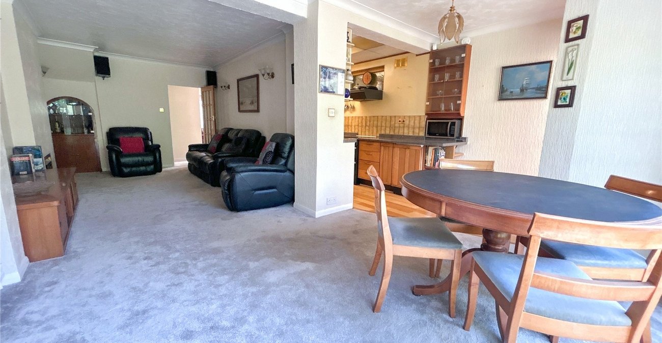 3 bedroom bungalow for sale in Sidcup | Robinson Jackson