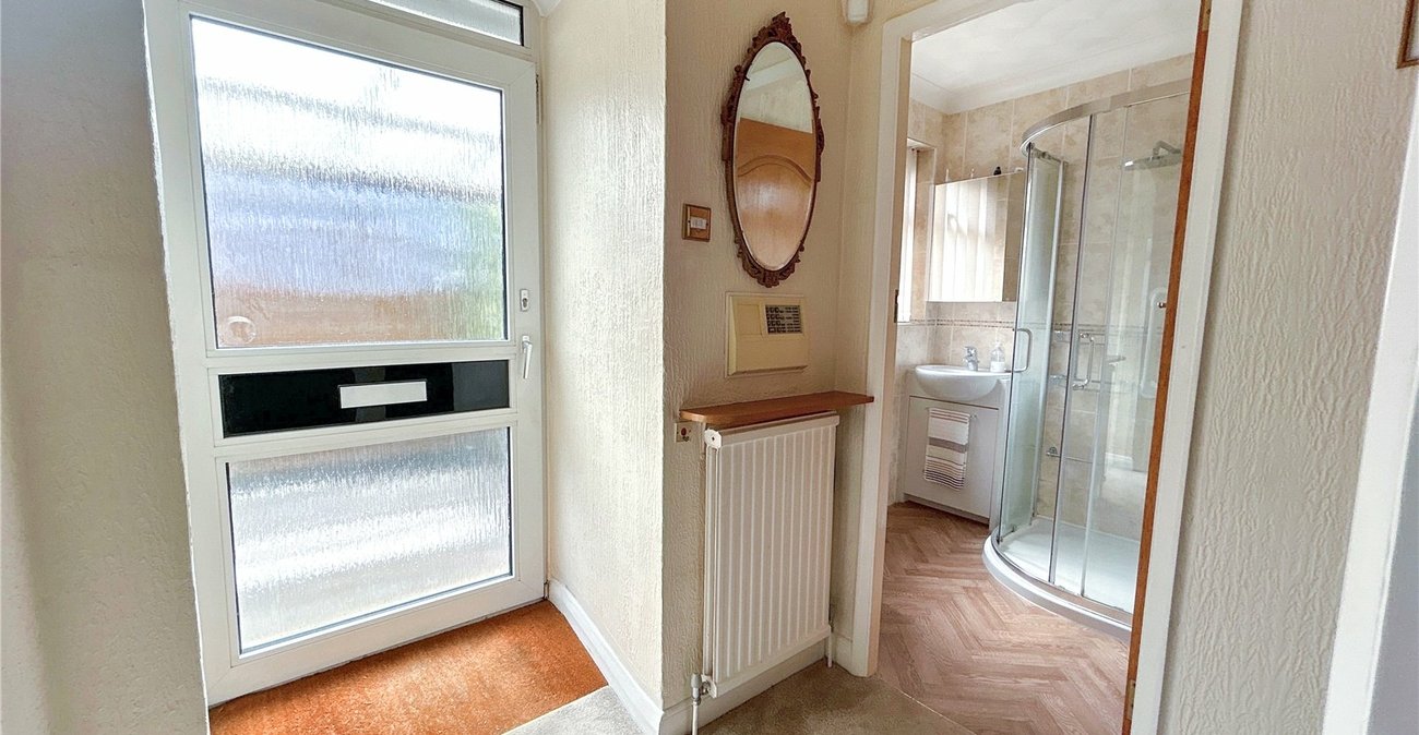 3 bedroom bungalow for sale in Sidcup | Robinson Jackson